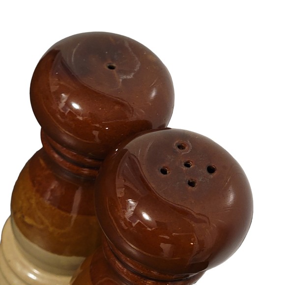 Vintage 1970's Brown Ceramic Decorative Kitchenware Salt And Pepper Shakers - Picture 3 of 6